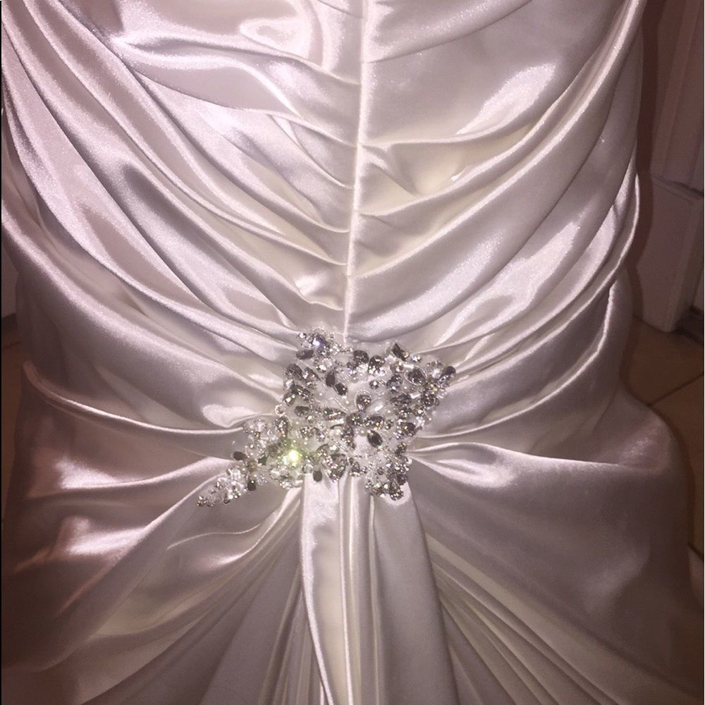 Maggie sottero Midgley couture size 12 sample wedding dress from Kleinfeld - Picture 4 of 8